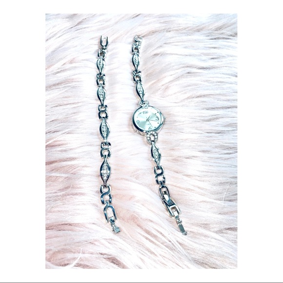 Tarnish Free Women’s Watch with Matching Bracelet for Small/Petite wrists - Picture 10 of 13